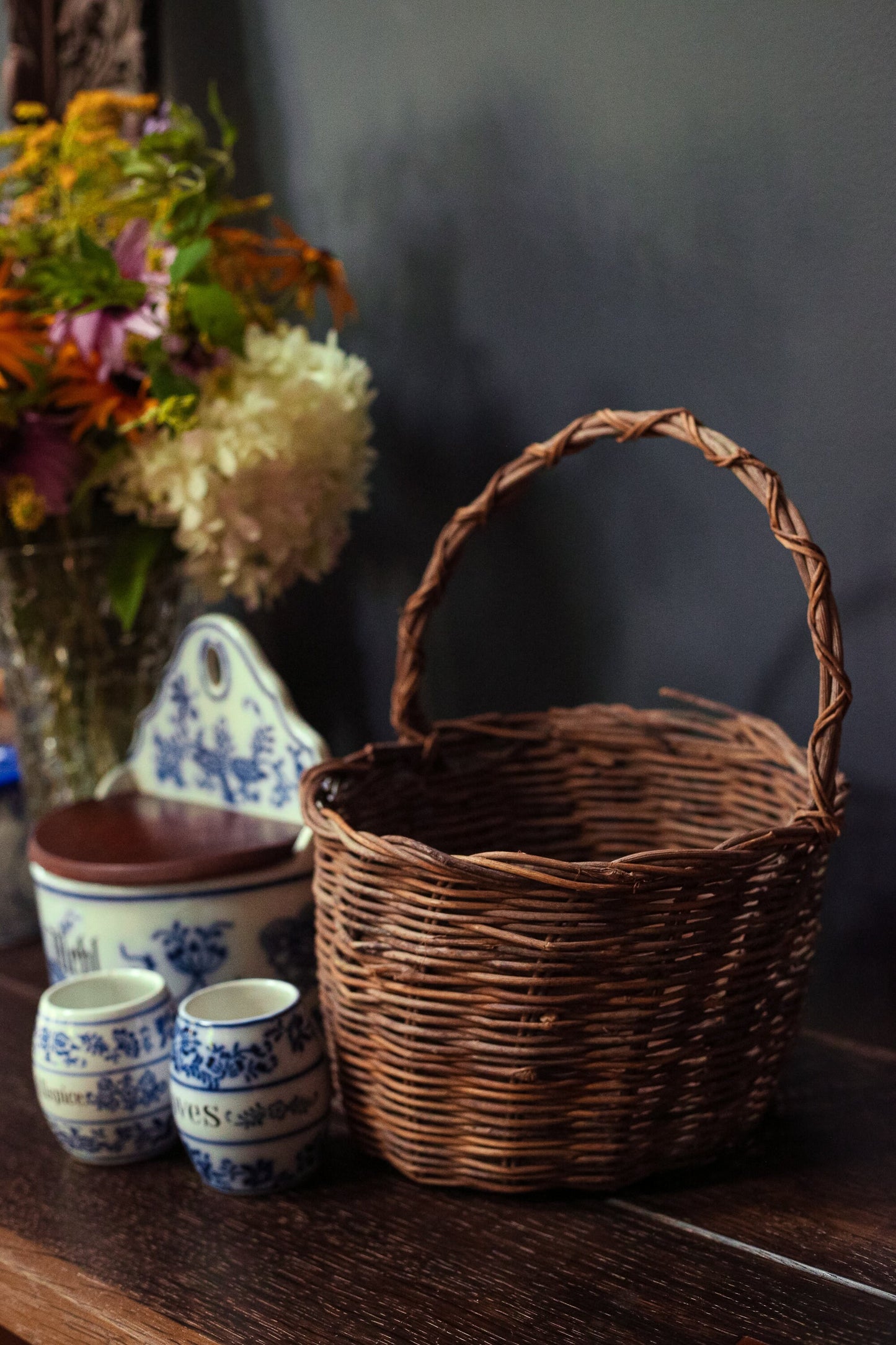 Vintage Round Flat Bottom Wicker/Rattan Basket with Handle - Rustic Farmhouse Style Gathering Basket