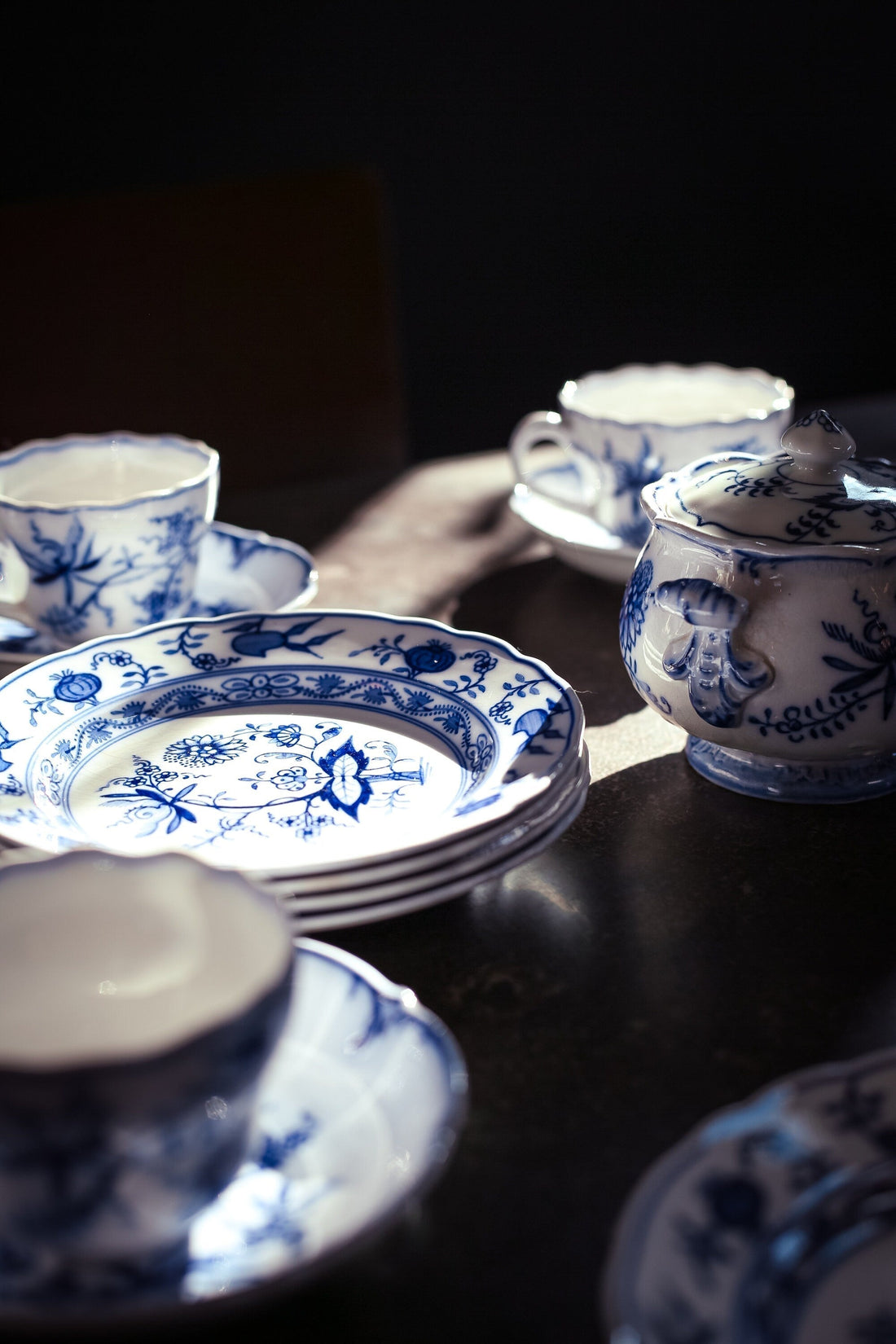 Blue & White Ceramics - A Craft that Spans Continents