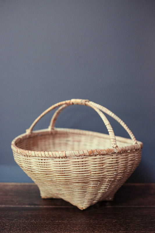 Large White Washed Round Belly Basket with Handle - Vintage Cottage Farmhouse Painted Splint Gathering Basket