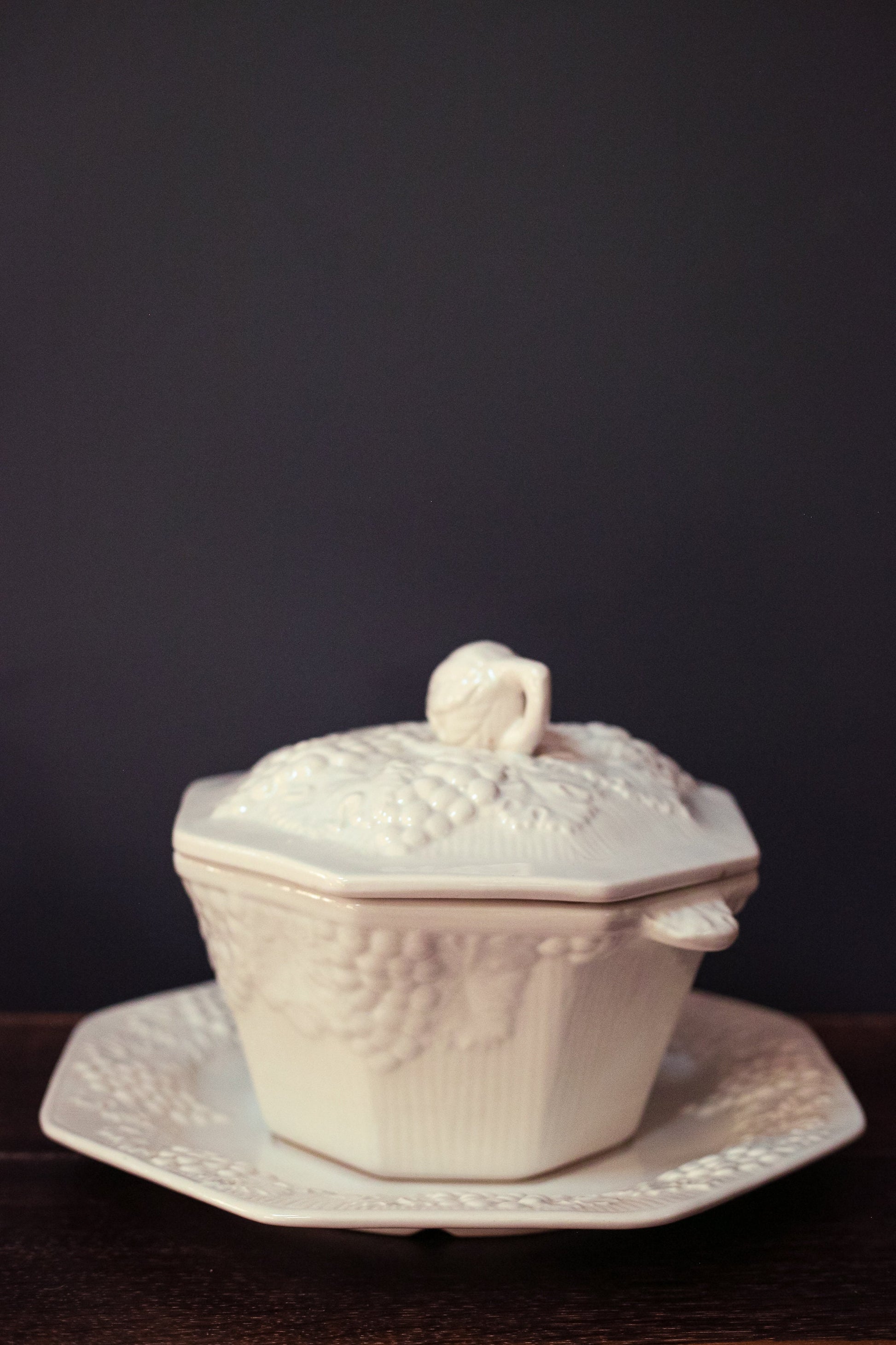 Soup Toureen with Lid Grape Clusters Made in USA Calif