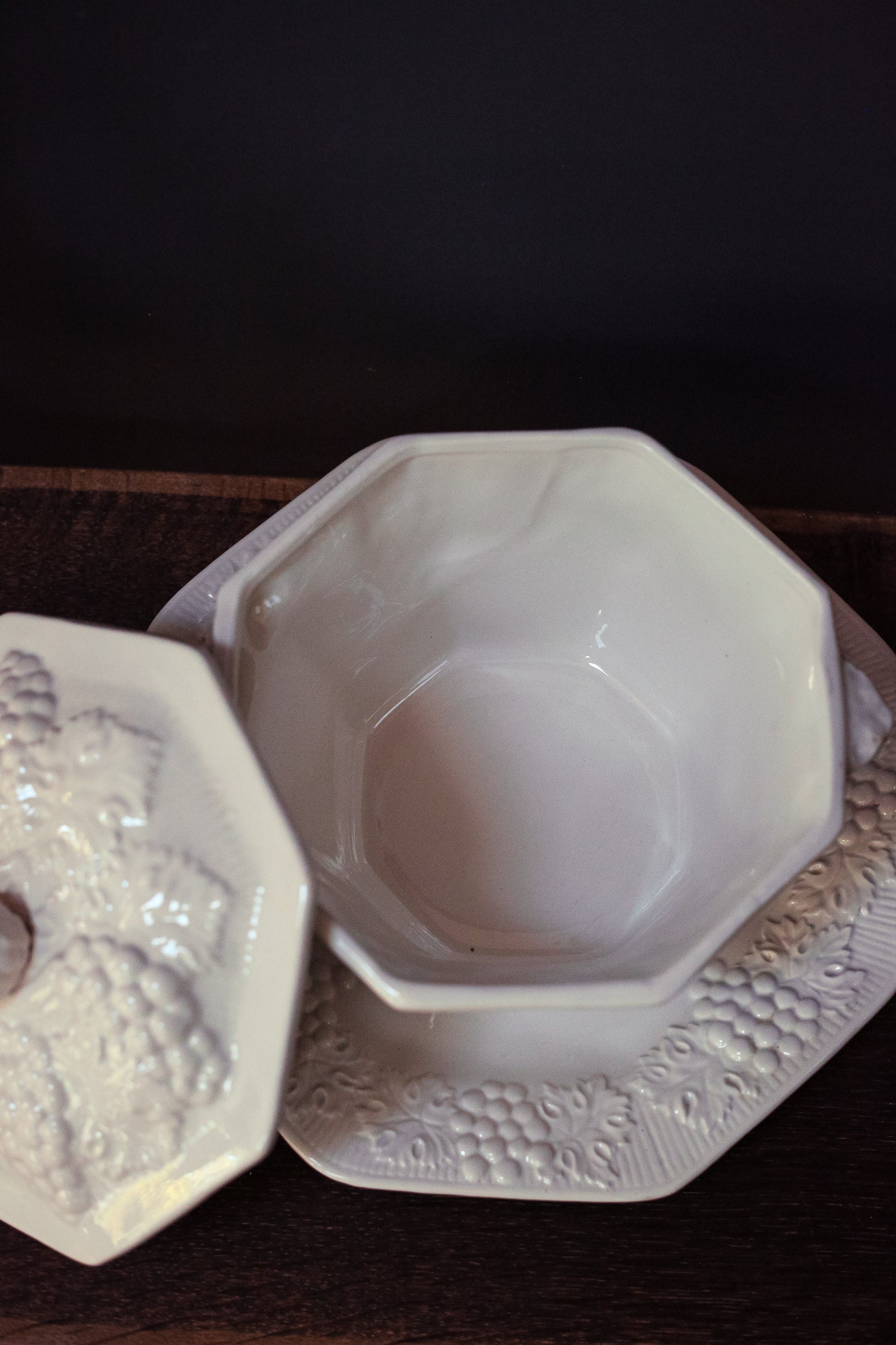 Soup Toureen with Lid Grape Clusters Made in USA Calif