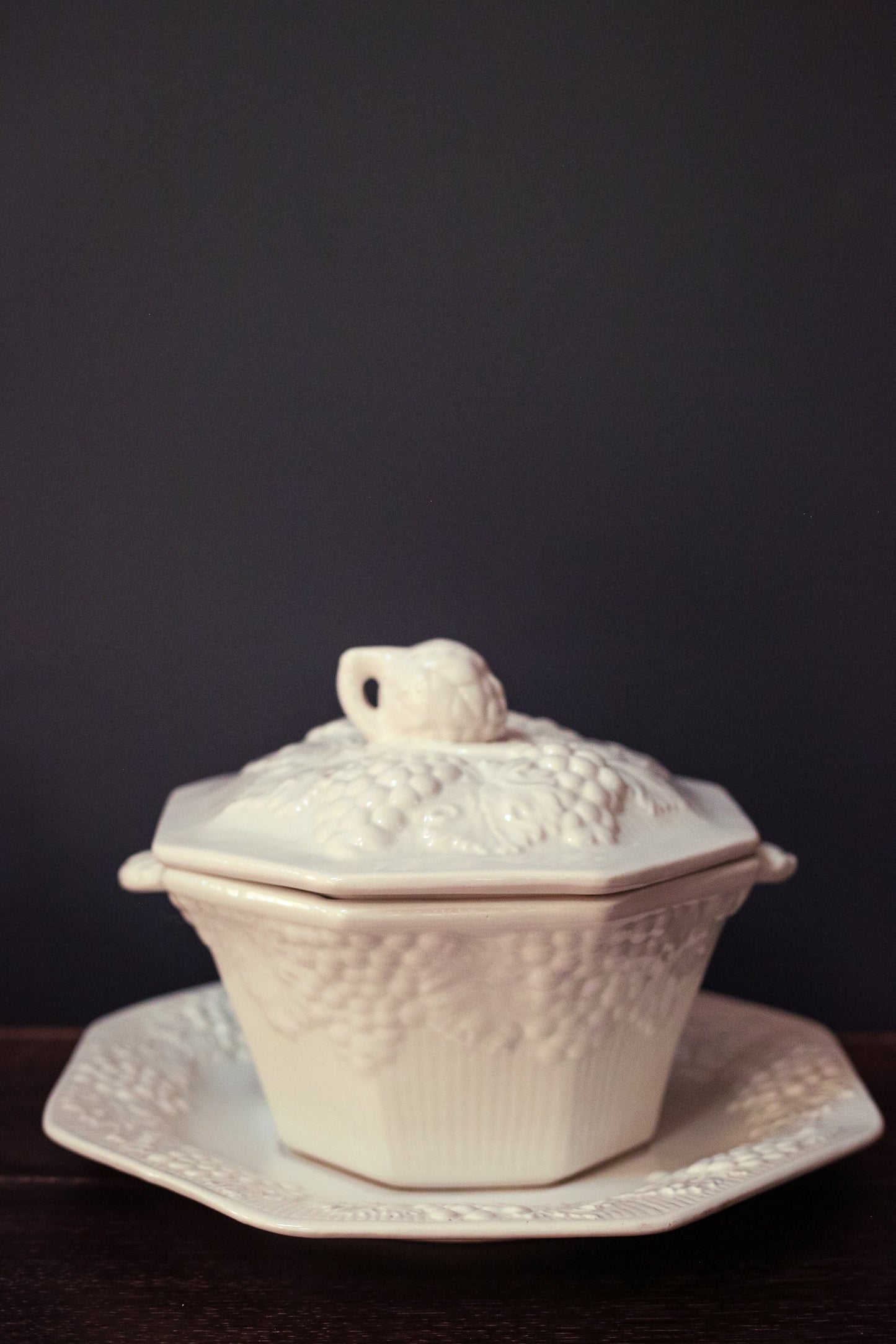 Soup Toureen with Lid Grape Clusters Made in USA Calif