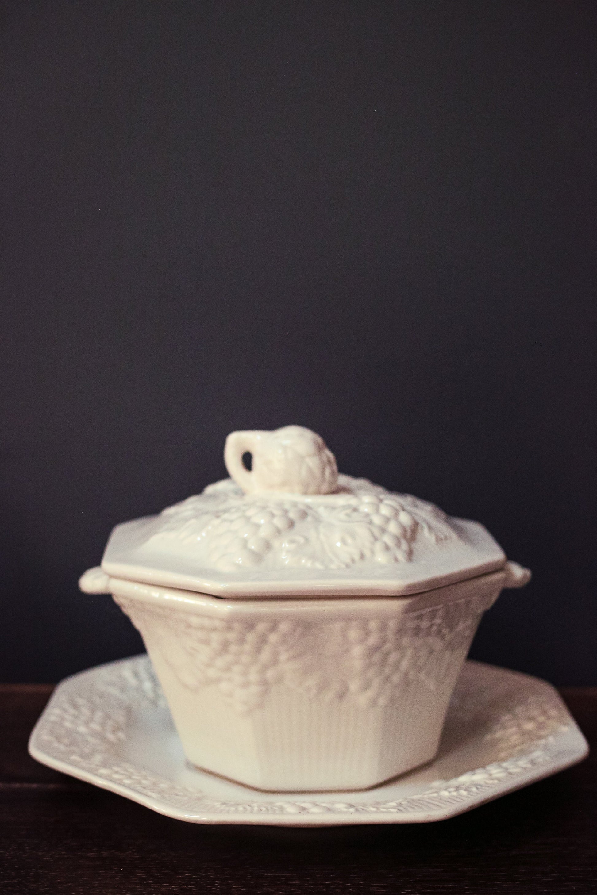 Soup Toureen with Lid Grape Clusters Made in USA Calif