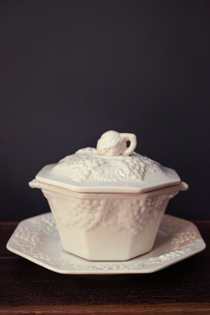 Soup Toureen with Lid Grape Clusters Made in USA Calif