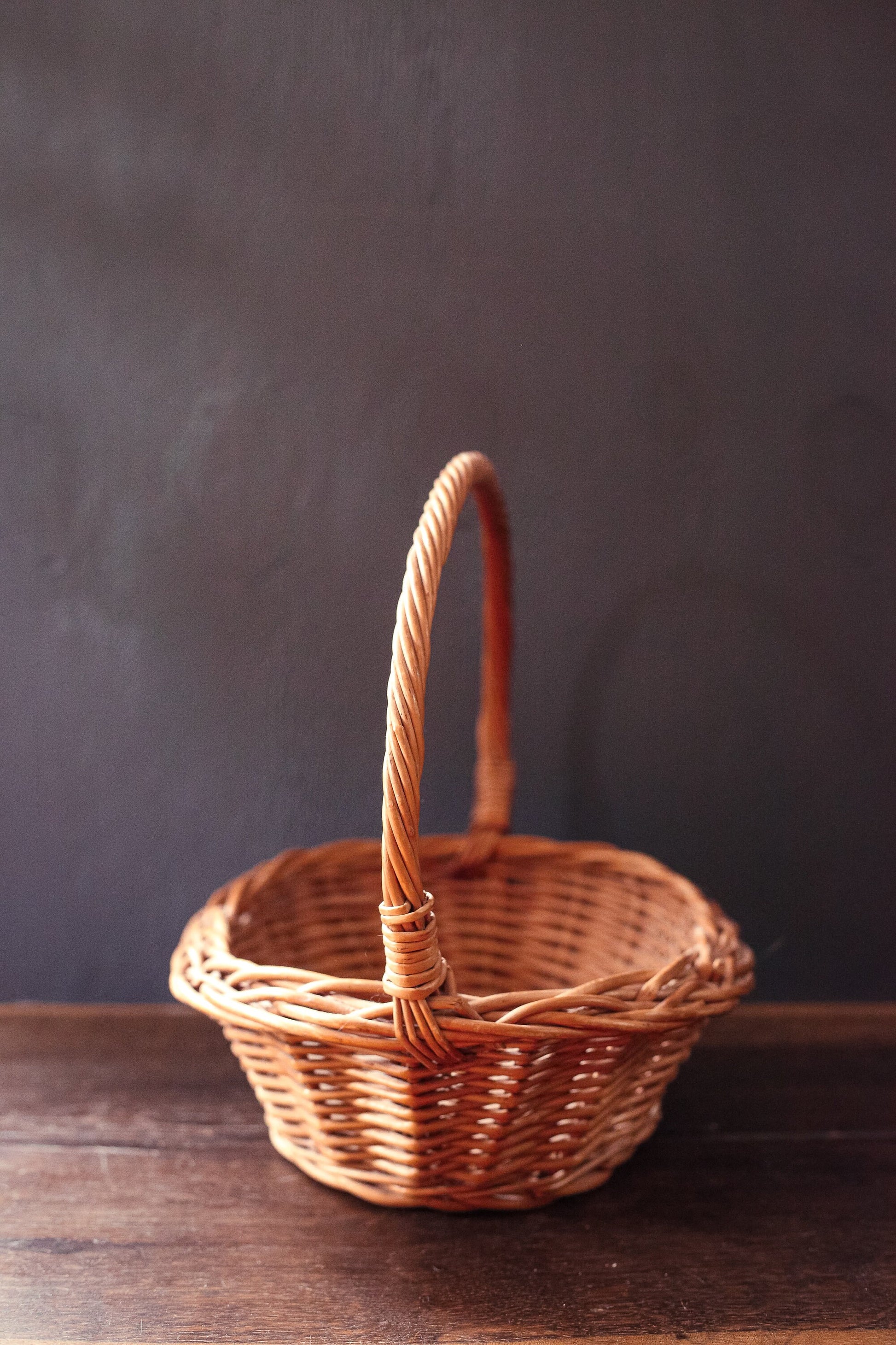 Oval Wicker Basket with Flat Bottom and High Handle - Vintage Wicker/Rattan Basket with Handle