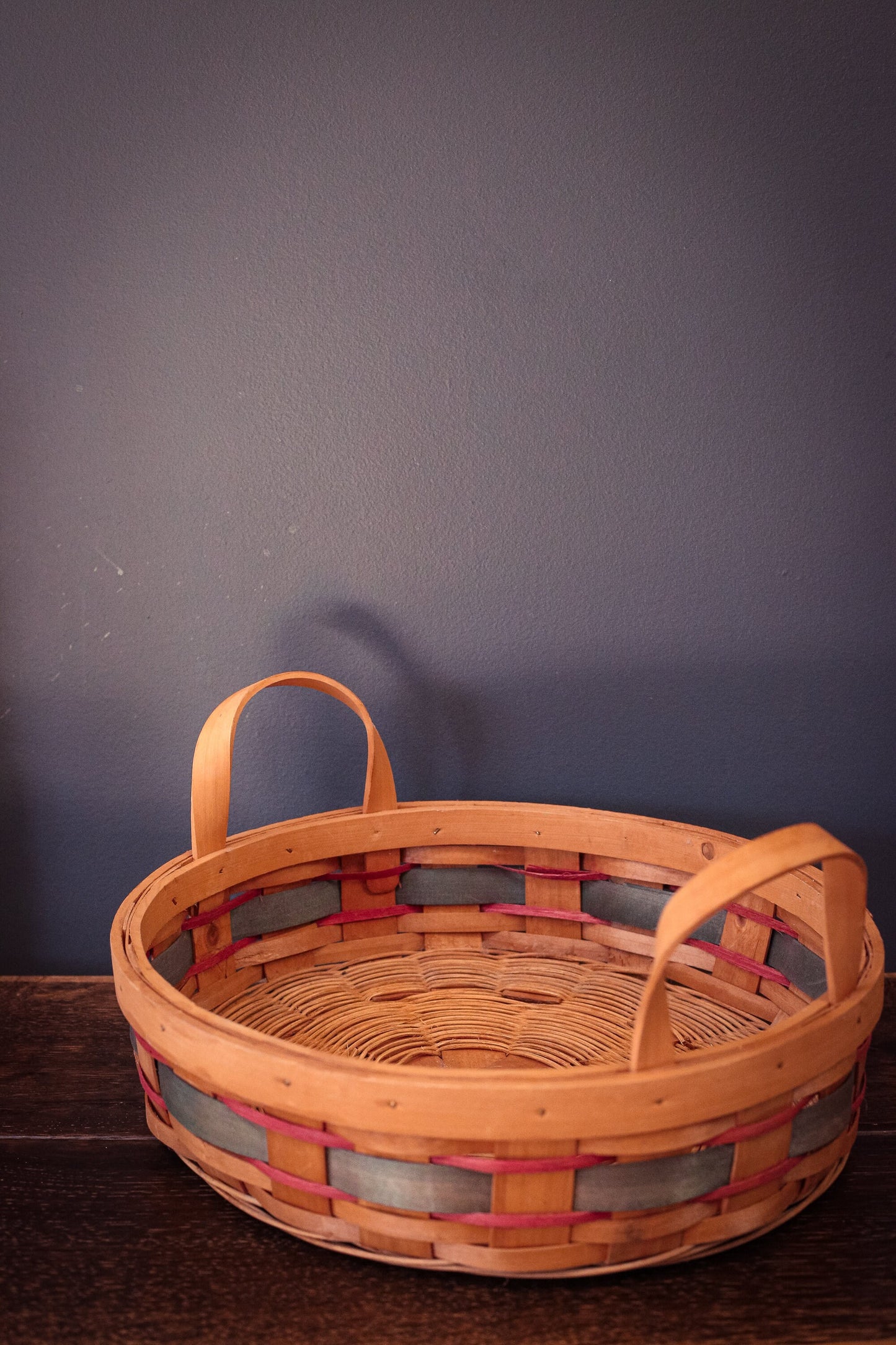 Round Flat Bottom Red/Blue Accent Dyed Splint Basket with Wood Handles - Vintage Farmhouse Console/Coffee Table Basket Decor