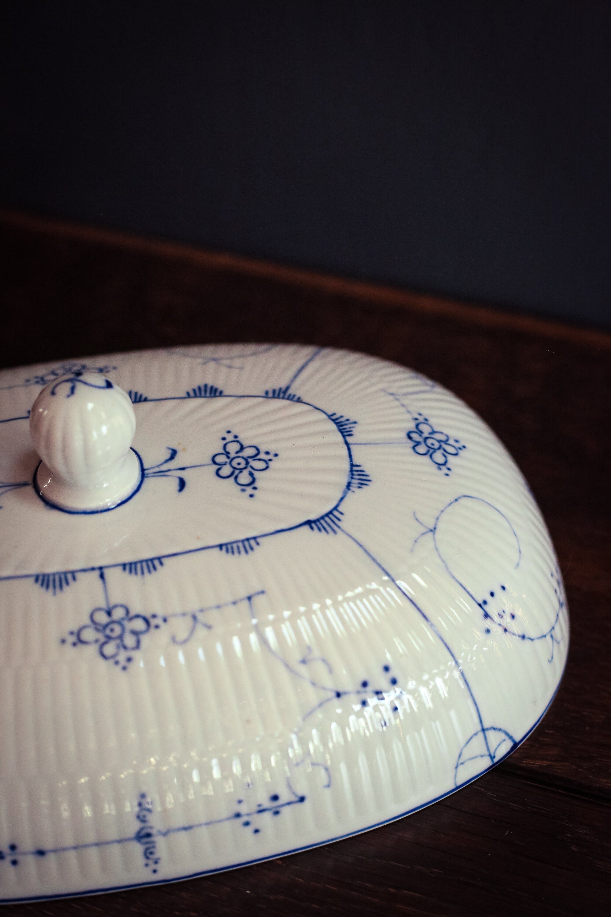 Antique Cover Villeroy & Boch Dresden Blue Fluted - Hand Painted Blue White China Rounded Rectangle Warming Cover Lid