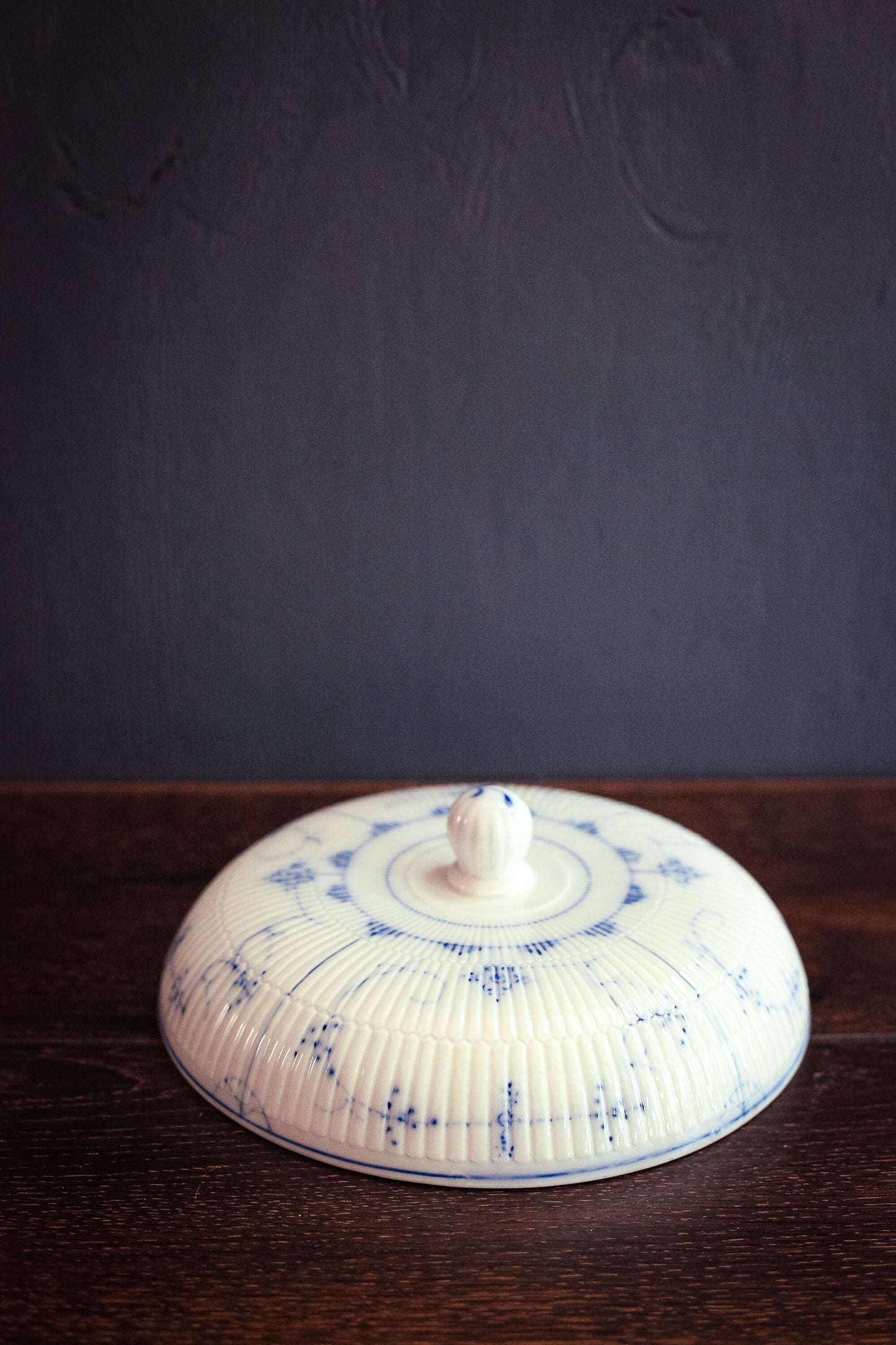Antique Villeroy & Boch Dresden Blue Fluted - Hand Painted Blue White China Round Warming Cover Lid