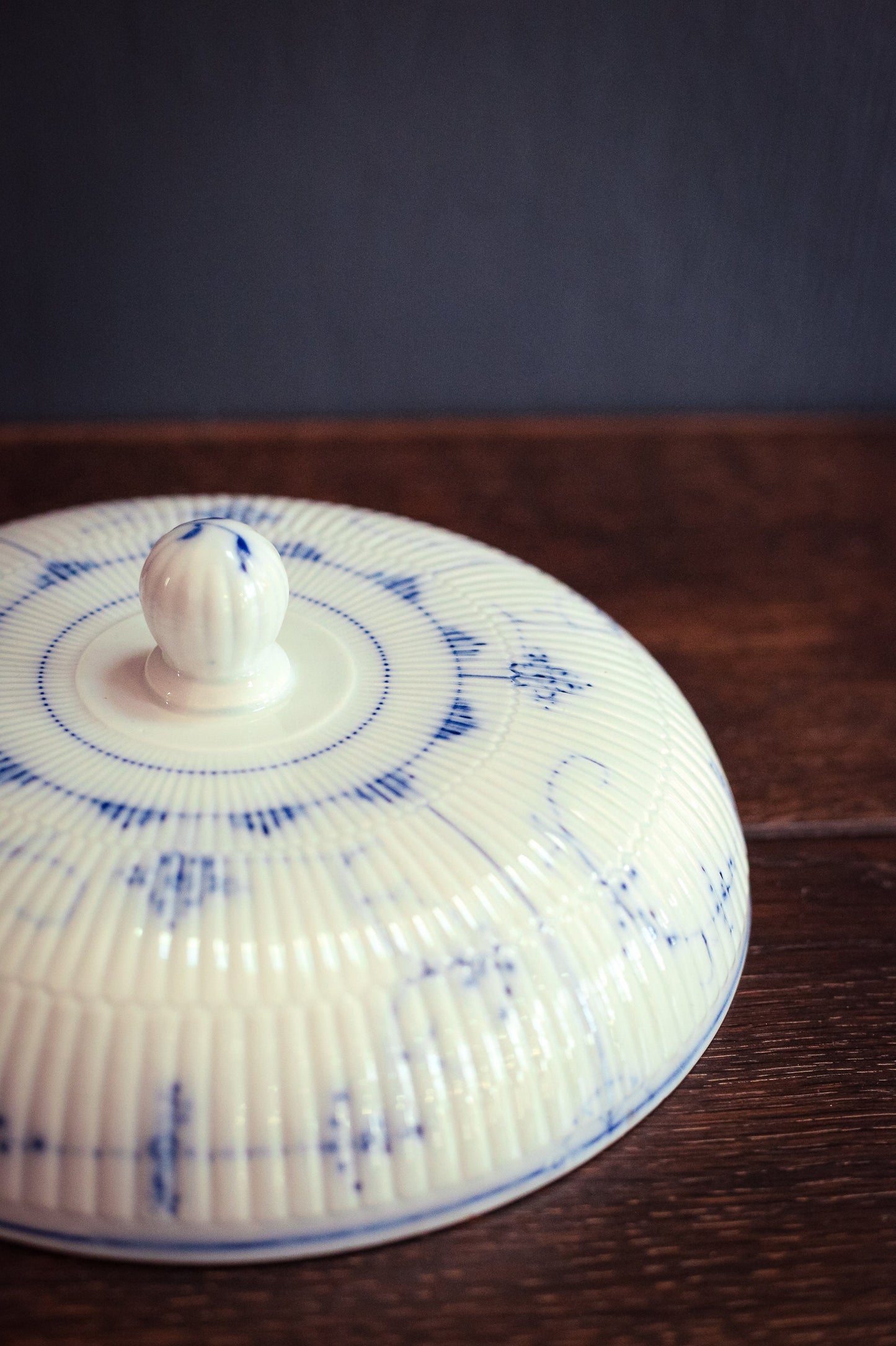 Antique Villeroy & Boch Dresden Blue Fluted - Hand Painted Blue White China Round Warming Cover Lid