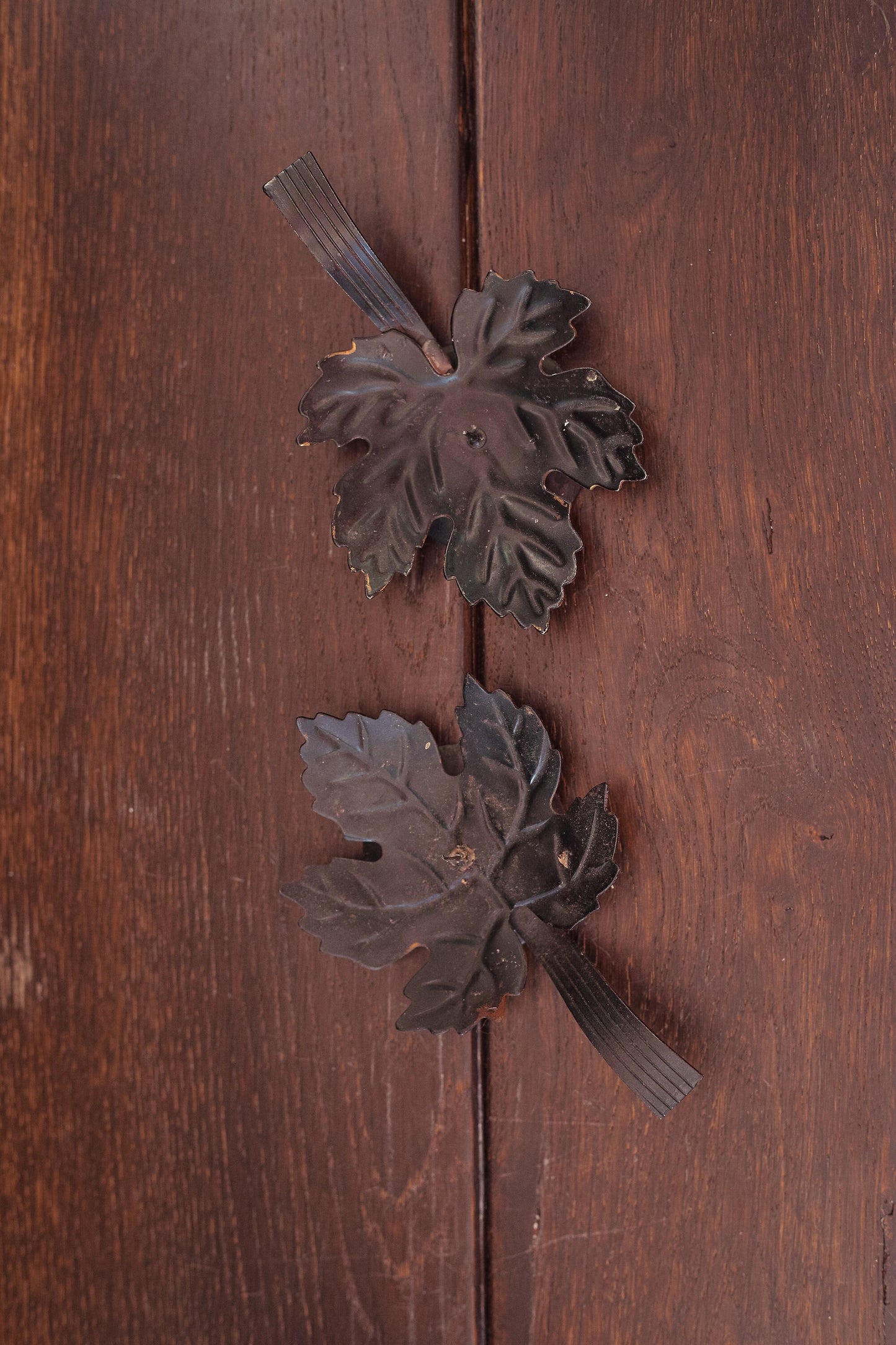 Black Metal Leaf Shaped Candlestick Holder - Vintage Maple Leaf Candleholder with Handle