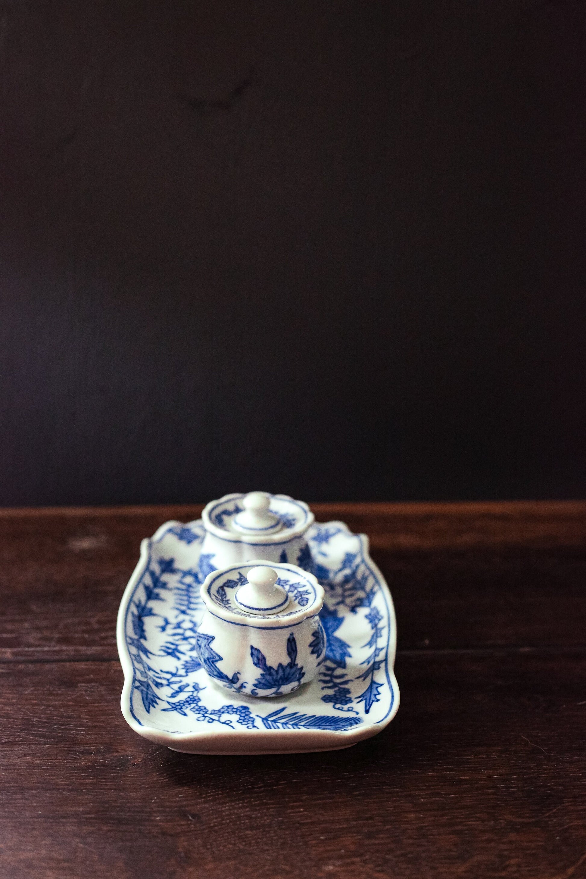 Blue Onion Ceramic Salt Pepper Serving Tray with Containers & Lids - Vintage Blue White Porcelain Tableware